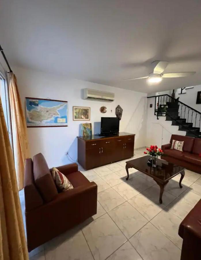 Marias Spacious Aparment Paphos Kültér fotó